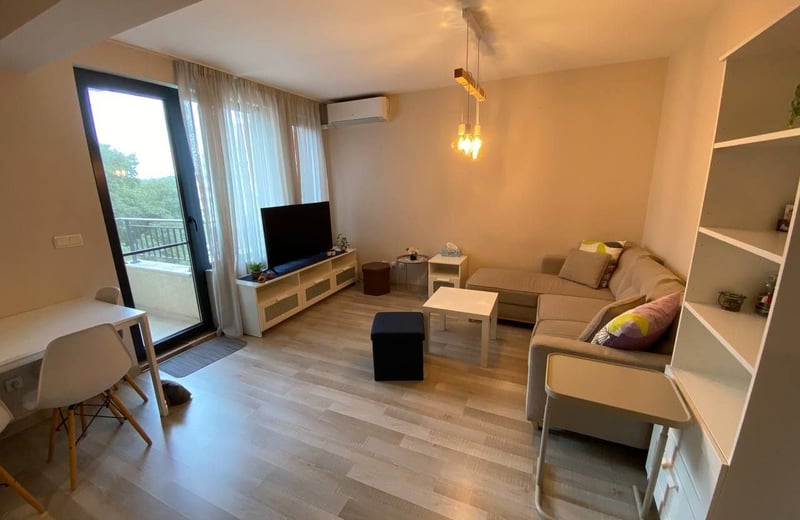 Vermietung einer geräumigen 3-Zimmer-Wohnung, Zentrum von Varna, Bulgarien